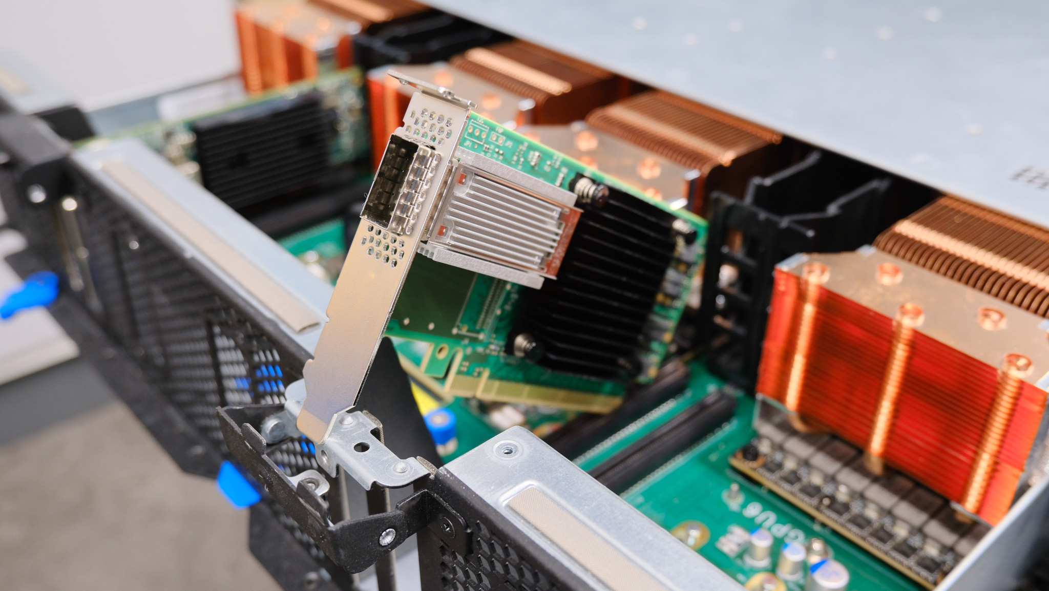 Illustration of an InfiniBand cable and port
